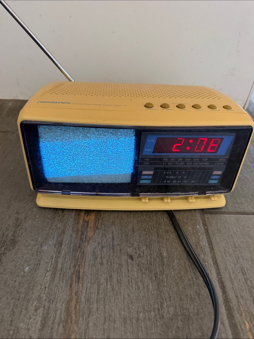 Vintage Yellow Portable TV Clock Radio with AM/FM Tuner